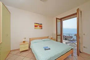 Luna: lake view apartment  with two bedrooms - Image 3