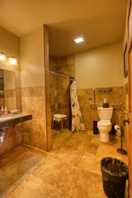 Scenic Lodge- Lewis and Clark Resort - Image 3