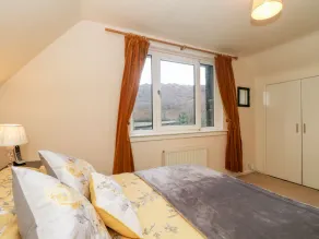 GLENFINGLAS DAM COTTAGE, pet friendly, with open fire in Callander - Image 5