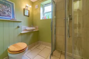 En stilfuld en-etagers låve konvertering i en smuk og landlig beliggenhed - Image 5