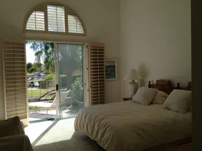 STUNNING LAKEFRONT/POOLFRONT HOME! High ceilings, GREAT VIEWS  Modern Space! - Image 4