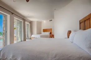 Magnifique domaine de 5 chambres en bord de mer avec équipe sur place et 7e nuit gratuite *! - Image 4