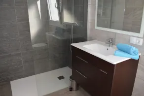 382-Beautiful modern house with private swimming pool - Image 2