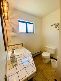Auburn's Family Hideaway - 3 bedrooms with king bed, BBQ, Internet, jet tub - Image 3