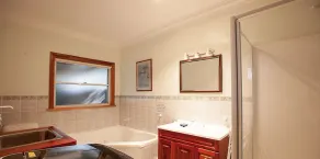 Moorhead Beach Cottage - Wallaga Lake Rd 60 - Image 4