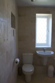 Detached house in family friendly village with shared use of indoor heated pool - Image 4