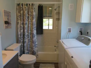 Waterfront Cottage within walking distance to the Beach. A dog-friendly property - Image 2