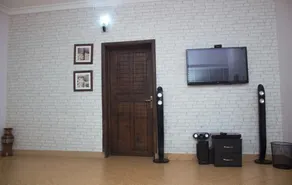 Studio 21 - Image 2
