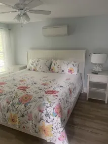 Cute cottage close to short sands beach - Image 4