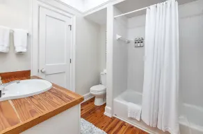 Updated Coast Cottage! Heated Pool, Private Beach Access - Close to EVERYTHING! - Image 2