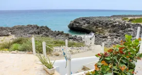 Oceanfront penthouse with great sea views, top floor, Wi-fi, pool! - Image 2