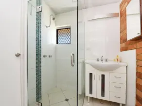 Prime position within walking distance to Patrolled beach & all other amenities - Image 2