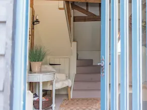 3 bedroom accommodation in Hunton - Image 2