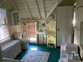 Classic Vineyard Ocean, Harbor, Lake & Parkview Cottage w/AC - Image 4