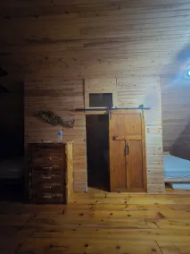 Lake Front Log Cabin - Image 4