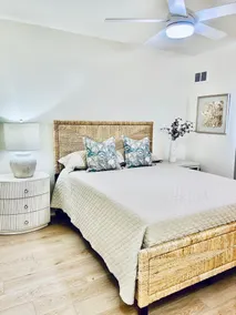 Bay Front Property in Walking Distance to the Beach and Local Ammenities - Image 5