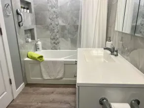 Starlight Poolside ~ 1 bedroom suite - Image 3