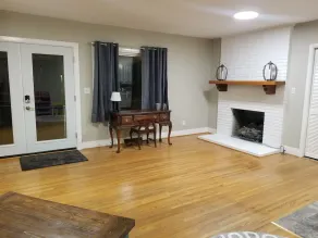 Clean and spacious house in downtown Fayetteville - Image 2