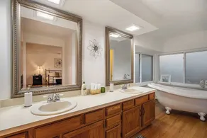 Suburban Home Sauna Soaker Tub Large Yard - Image 3