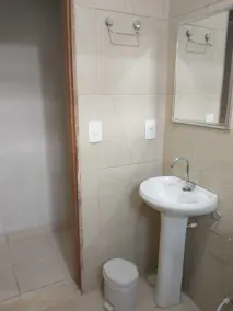 Casa Espaçosa com 2 Dormitório, Mobiliada, Cozinha Completa a 700 mts da Praia - Image 4