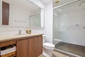 300 Mbps WIFI+ 10min Lleras Park+ 24-7doorman +AC - Image 3