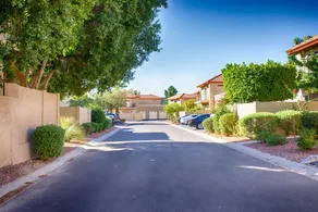 Beautiful Fully Furnished Townhouse in a gated community in Paradise Valley. - Image 5