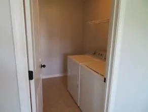 Cheerful 4 Bedroom with indoor fireplce, Fence in yard, Screen in back deck,  - Image 2