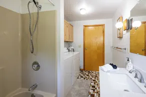 5 min to Colgate - Waterfront - Sleeps 8 - Image 4