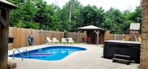 Niagara falls Luxury Villa- Hottub, Pool, Water View, breakfast  - Image 4