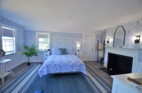 Room 08 - King Room  - Handicap accessible - Image 4
