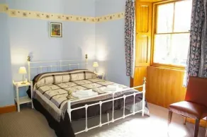 Eagle Lodge, Gatehouse next to A73, Self catering cottage, Pets welcome - Image 3