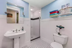 Perfect retreat for multi-generational families! Sat-Saturday lakeside rental. - Image 4