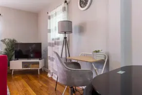 Modern & Cozy Cape | 4 Bedroom House | Central Location - Image 2
