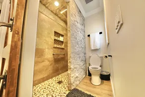 Luxury Suite \"A\" - Image 5