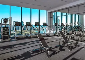 Luxe South Loop 2BR w/ Spa, Pool & Gym next to Grant Park, by Blueground - Image 4