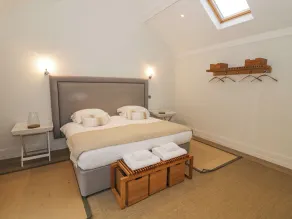 THE PIGGERY, pet friendly, luxury holiday cottage in Welland - Image 5