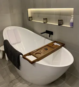 Lush retreat inc man cave, massage chair and spa - Image 5