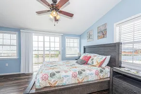 Waterfront! Amazing views! Minutes from Galveston and Kemah! - Image 4