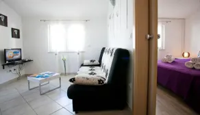 Nice apartment with pool and partial sea view - Image 4