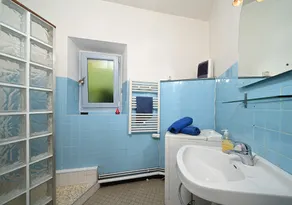 Characterful House in Arreau – Mountain View, Balcony, WiFi, Free Parking, 6 Guests, Pets Welcome - Image 2