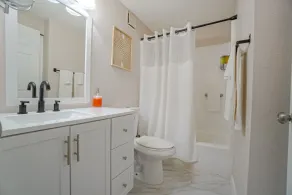 Tropical Vibes LED Ambience Fast Wi-fi Sleeps 6 - Image 2