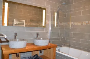 Renoveret luksus fritliggende 10 person chalet ved skiløjperne i Oz / Alpe d'Huez - Image 3