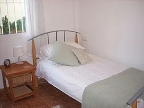 Smuk villa med privat pool og afsondrede haver - Image 5