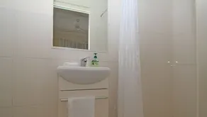 GetAwayStay - 3BR - Aircon - WiFi - Smart TV - Image 4