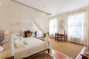 L'Oustal Des Fleurs - Four Bedroom Villa, Sleeps 8 - Image 4