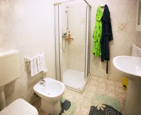 \"Land of the Sea\" Zwei Zimmer in Villa mit Garten - Image 2