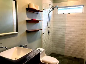 10-minute walk to the Sand & Surf - Private Home - Image 2