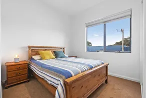 Beautiful beach escape, entire clean and stylish Townhouse! 200m walk from beac - Image 5