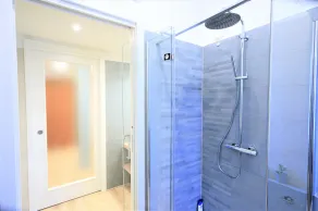 Stilfuld hyggelig og ny lejlighed, der for nylig blev renoveret med 4 personer i Milano - Image 2