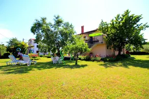 4 persons, quiet area, garden, private parking - Image 2